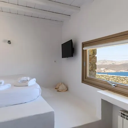 Isabella Family Close To The Βίλα *