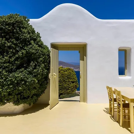 Isabella Family Close To The Βίλα *