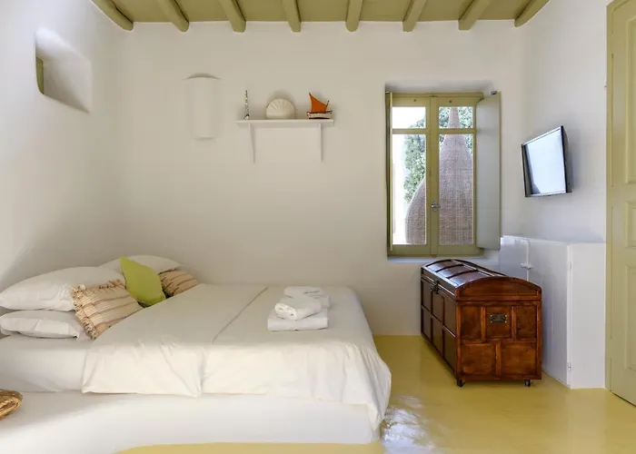 فيلة Isabella Family Close To The