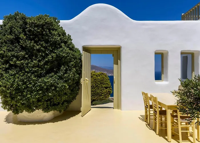 Isabella Family Close To The فيلة *