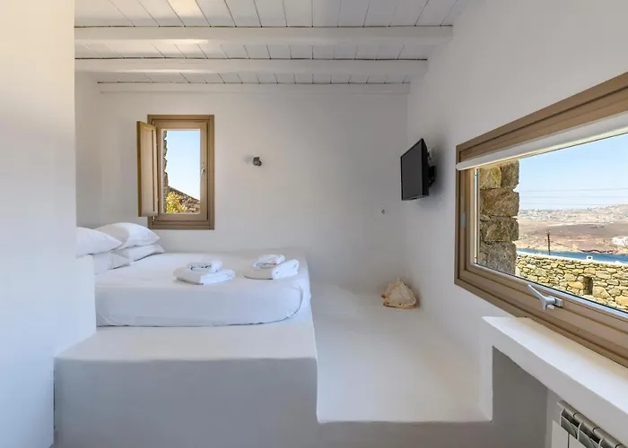 Isabella Family Close To The فيلة