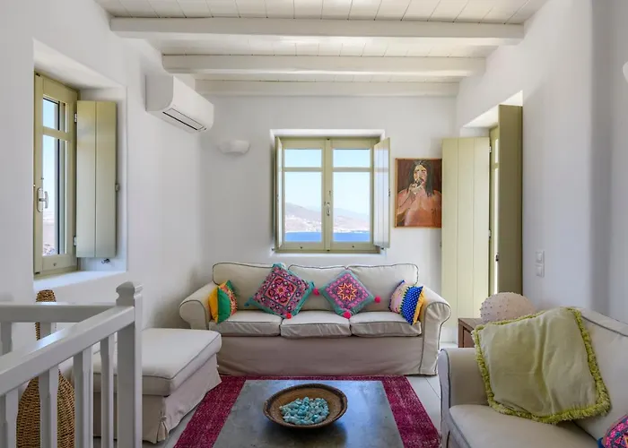 Isabella Family Close To The Vila Ftelia (Mykonos)